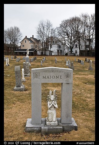 Tomb with small statue and arch. Salem, Massachussets, USA
