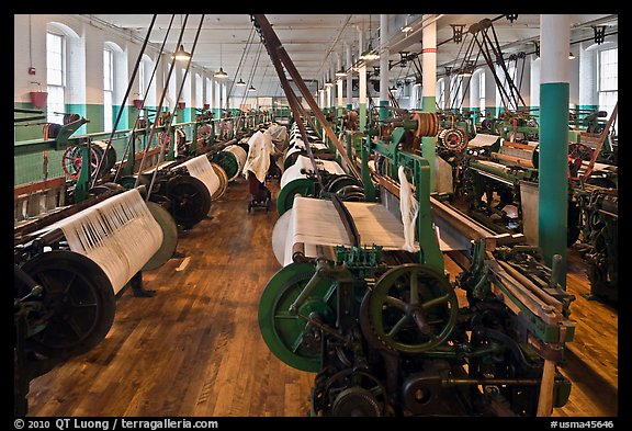 Textile Looms, Boott Cottom Mills Museum, Lowell National Historical Park. Massachussets, USA