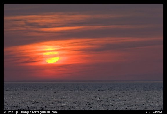 Sunset over Cape Cod Bay, Cape Cod National Seashore. Cape Cod, Massachussets, USA (color)