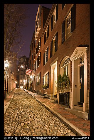 Cobblestone alley by night, Beacon Hill. Boston, Massachussets, USA