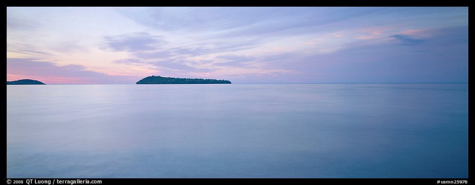 Dawn lakescape, Lake Superior. Minnesota, USA (color)