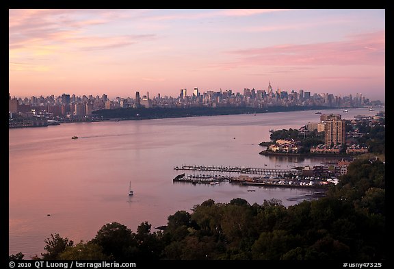 New Jersey shore and Manhattan from Fort Lee. NYC, New York, USA