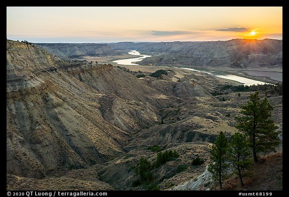 Sunrise over badlands. Upper Missouri River Breaks National Monument, Montana, USA