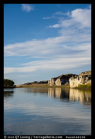 River bordered by sandstone cliffs. Upper Missouri River Breaks National Monument, Montana, USA
