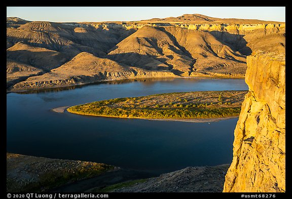 Hole-in-the-Wall cliff at sunset. Upper Missouri River Breaks National Monument, Montana, USA