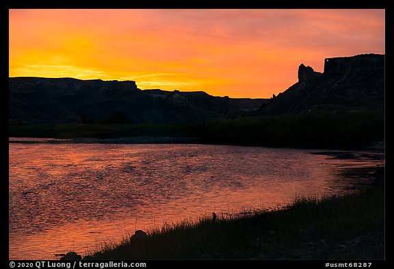 Distant Hole-in-the-Wall at sunrise. Upper Missouri River Breaks National Monument, Montana, USA (color)
