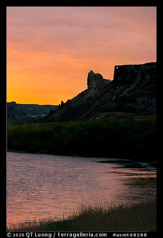 River and Hole-in-the-Wall, sunrise. Upper Missouri River Breaks National Monument, Montana, USA (color)