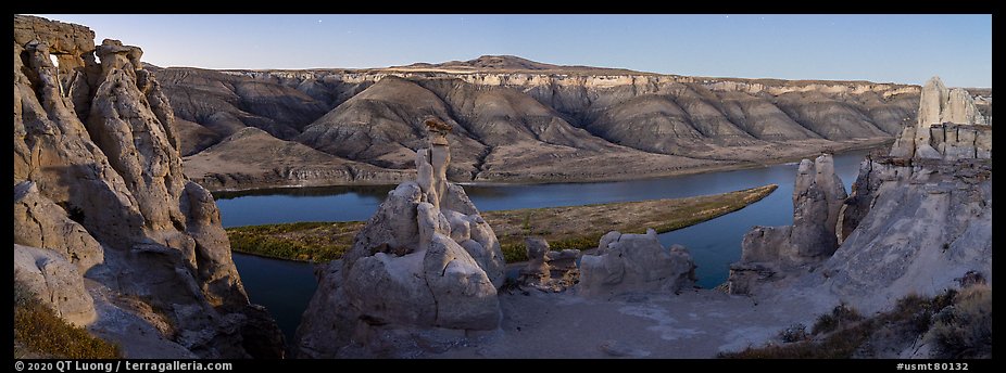 Hole-in-the-Wall. Upper Missouri River Breaks National Monument, Montana, USA (color)