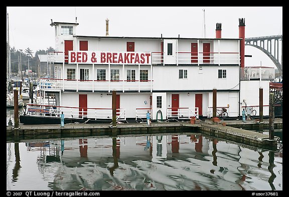 Paddle steamer reconverted into Bed and Breakfast. Newport, Oregon, USA