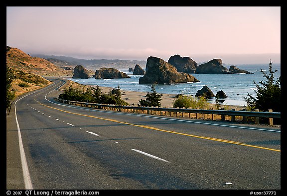 Highway and ocean, Pistol River State Park. Oregon, USA (color)