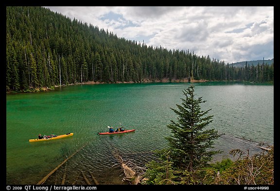 Kayaks on emerald waters, Devils Lake, Deschutes National Forest. Oregon, USA