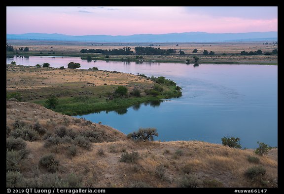 Columbia River and Rattlesnake Mountains at sunset, Hanford Reach National Monument. Washington (color)
