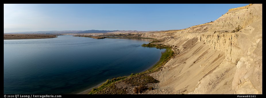 White Bluffs and Columbia River, Hanford Reach National Monument. Washington (color)