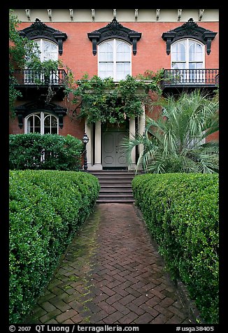 Garden and historic house entrance. Savannah, Georgia, USA
