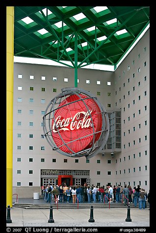 Line at World of Coca-Cola (R) entrance. Atlanta, Georgia, USA (color)