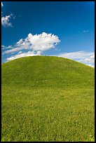 Emerald Mound, one of the largest Indian temple mounds. Natchez Trace Parkway, Mississippi, USA