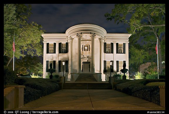 Mississippi Governor's mansion at night. Jackson, Mississippi, USA