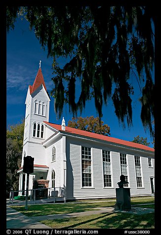 Tabernacle Baptist Church with hanging spanish moss and Robert Smalls memorial. Beaufort, South Carolina, USA (color)