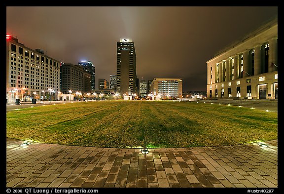 Bicentenial Park and old courthouse by night. Nashville, Tennessee, USA