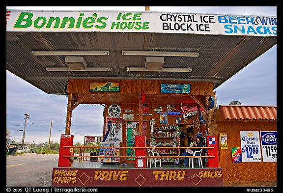 Drive-in convenience store. Arizona, USA (color)