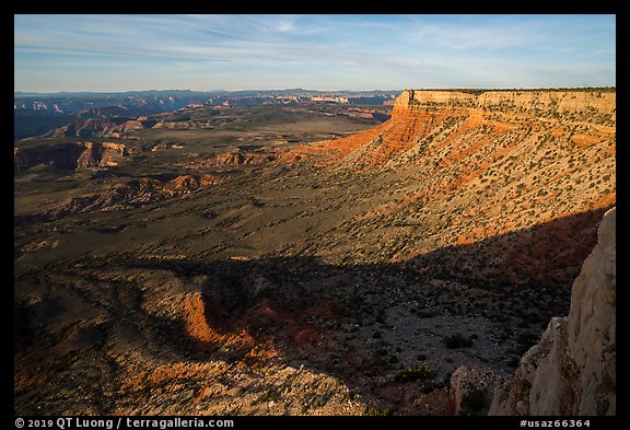 Rim cliffs, Sanup Plateau, from Twin Point. Grand Canyon-Parashant National Monument, Arizona, USA