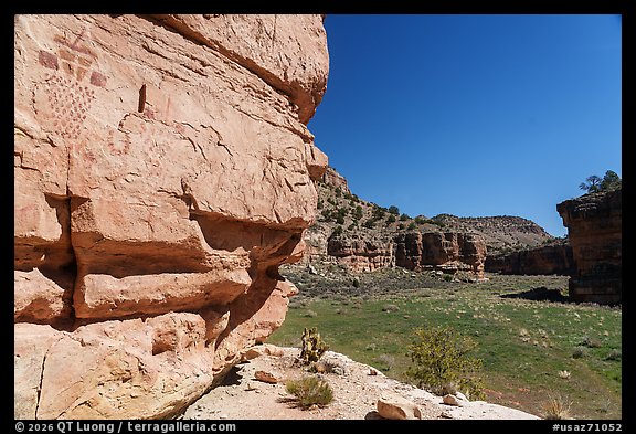 Man with dotted torso pictographs, Snake Gulch. Baaj Nwaavjo Itah Kukveni – Ancestral Footprints of the Grand Canyon National Monument, Arizona, USA (color)