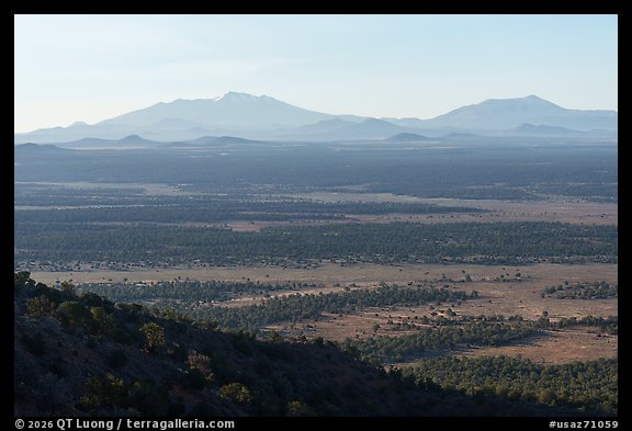 Antelope Flat and distant San Francisco Peaks. Baaj Nwaavjo Itah Kukveni – Ancestral Footprints of the Grand Canyon National Monument, Arizona, USA (color)