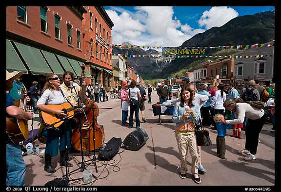 Live musicians on main street. Telluride, Colorado, USA (color)