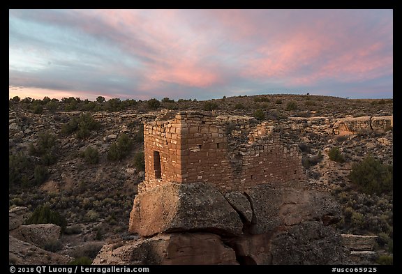 Stronghold House, sunrise. Hovenweep National Monument, Colorado, USA