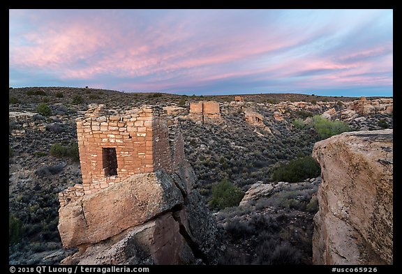 Stronghold House and Little Ruin Canyon, sunrise. Hovenweep National Monument, Colorado, USA