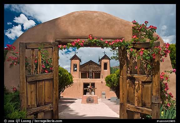 El Sanctuario de Chimayo. New Mexico, USA (color)