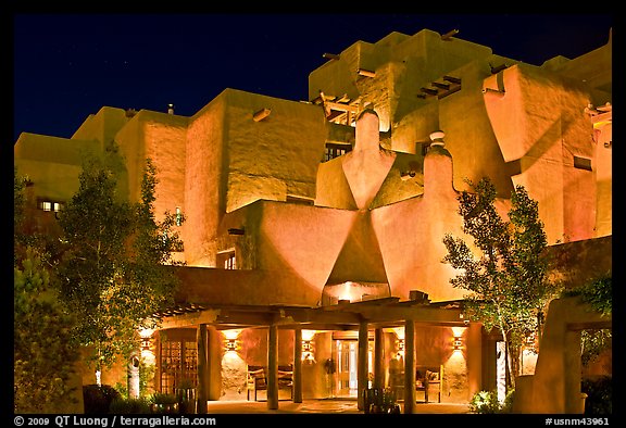 Loreto Inn by night. Santa Fe, New Mexico, USA