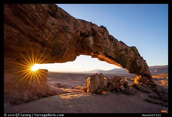 Sunstar through Sunset Arch. Grand Staircase Escalante National Monument, Utah, USA