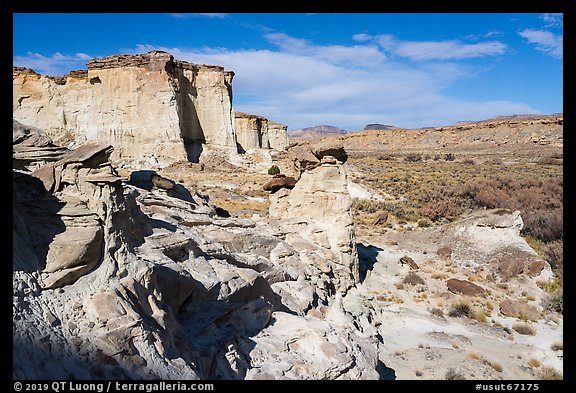 Cliffs and Wahweap Wash. Grand Staircase Escalante National Monument, Utah, USA (color)