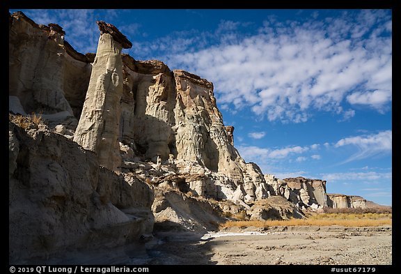 Tall caprock and cliffs bordering Wahweap Wash. Grand Staircase Escalante National Monument, Utah, USA
