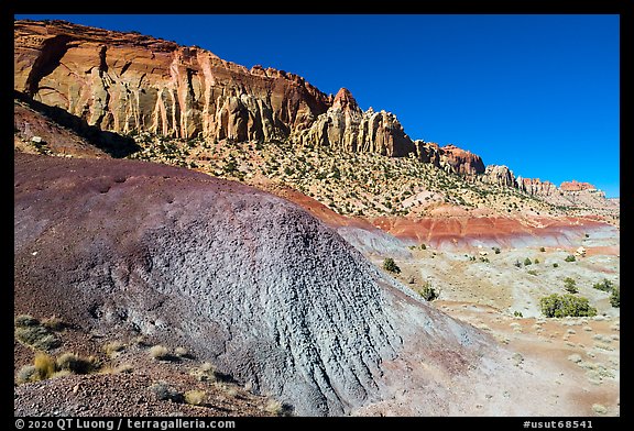 Multicolored badlands and cliffs, Burr Trail. Grand Staircase Escalante National Monument, Utah, USA