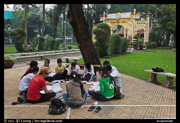 Study group, Cong Vien Van Hoa Park. Ho Chi Minh City, Vietnam (color)