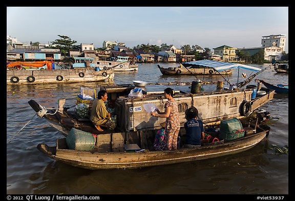 Seller and buyer talking across boats, Cai Rang floating market. Can Tho, Vietnam (color)