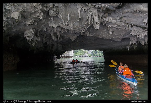 Paddling through Luon Cave tunnel. Halong Bay, Vietnam