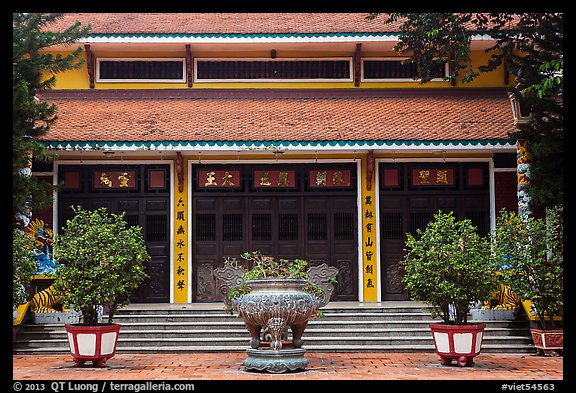 Tran Hung Dao temple. Ho Chi Minh City, Vietnam (color)