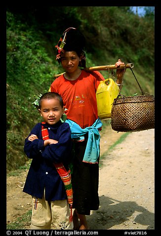 Ethnic minority woman and child, between Son La and Tuan Chau. Northwest Vietnam