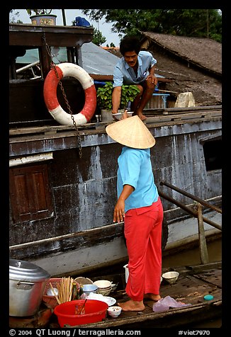 Passsing a bowl of pho from boat to boat. Can Tho, Vietnam (color)