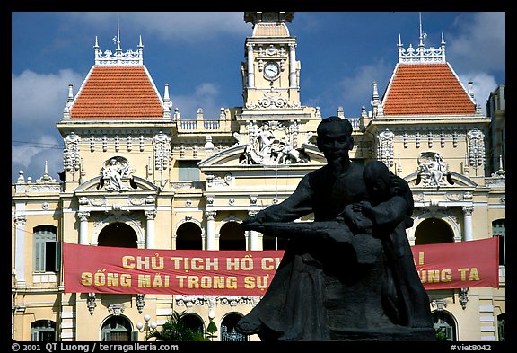 Bronze memorial to Ho Chi Minh by artist Diep Minh Chau and city hall. Ho Chi Minh City, Vietnam