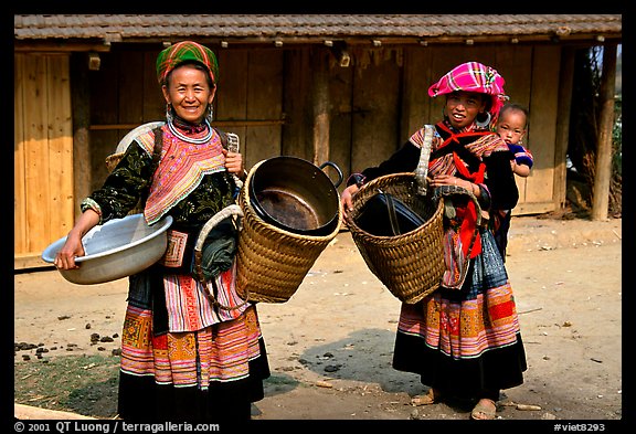 Flower Hmong women. The Hmong ethnie is divided into four subgroups, designated using the dress pattern they wear. Bac Ha, Vietnam (color)
