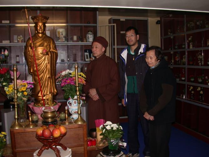 Truc Lam Pagoda.  (color)